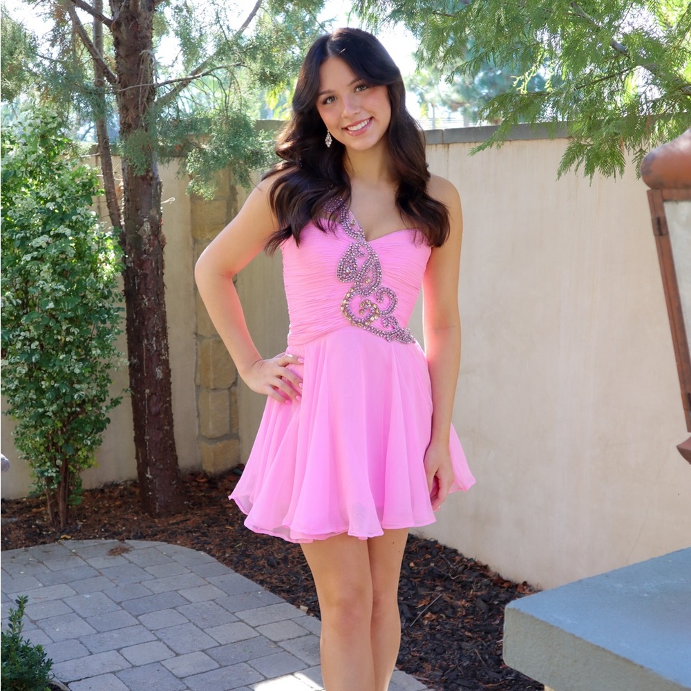 “SHERRI HILL” PINK EMBELLISHED ZIP-UP SHORT GOWN, LADIES SIZE 0